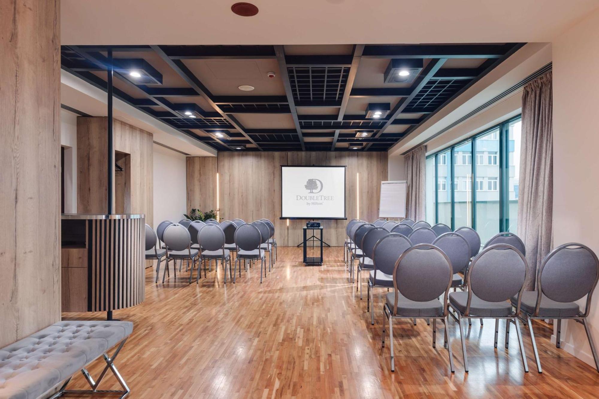 Doubletree By Hilton Hotel Cluj - City Plaza Bagian luar foto The University of Law's London Campus